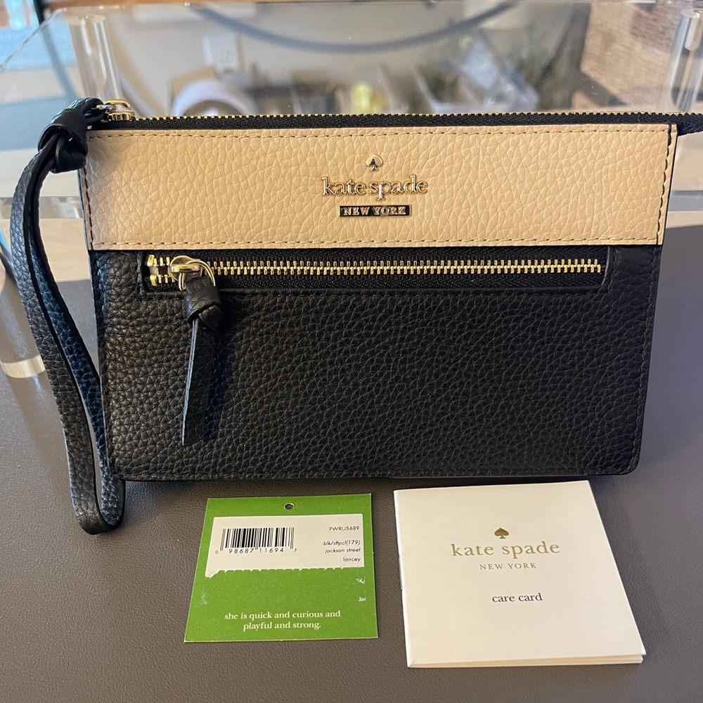 NWT Wristlet